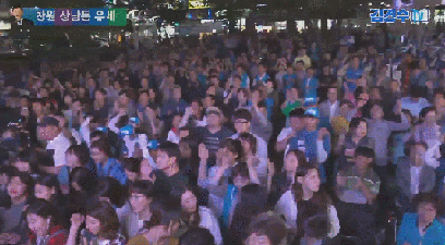경남에서 아이돌급 인기를 자랑하는 김경수ㅋㅋㅋㅋㅋ.jpgif | 인스티즈