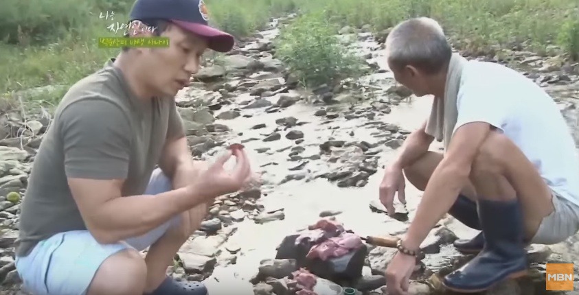 죽은지 하루정도 지난 고라니 간 먹는 이승윤 | 인스티즈